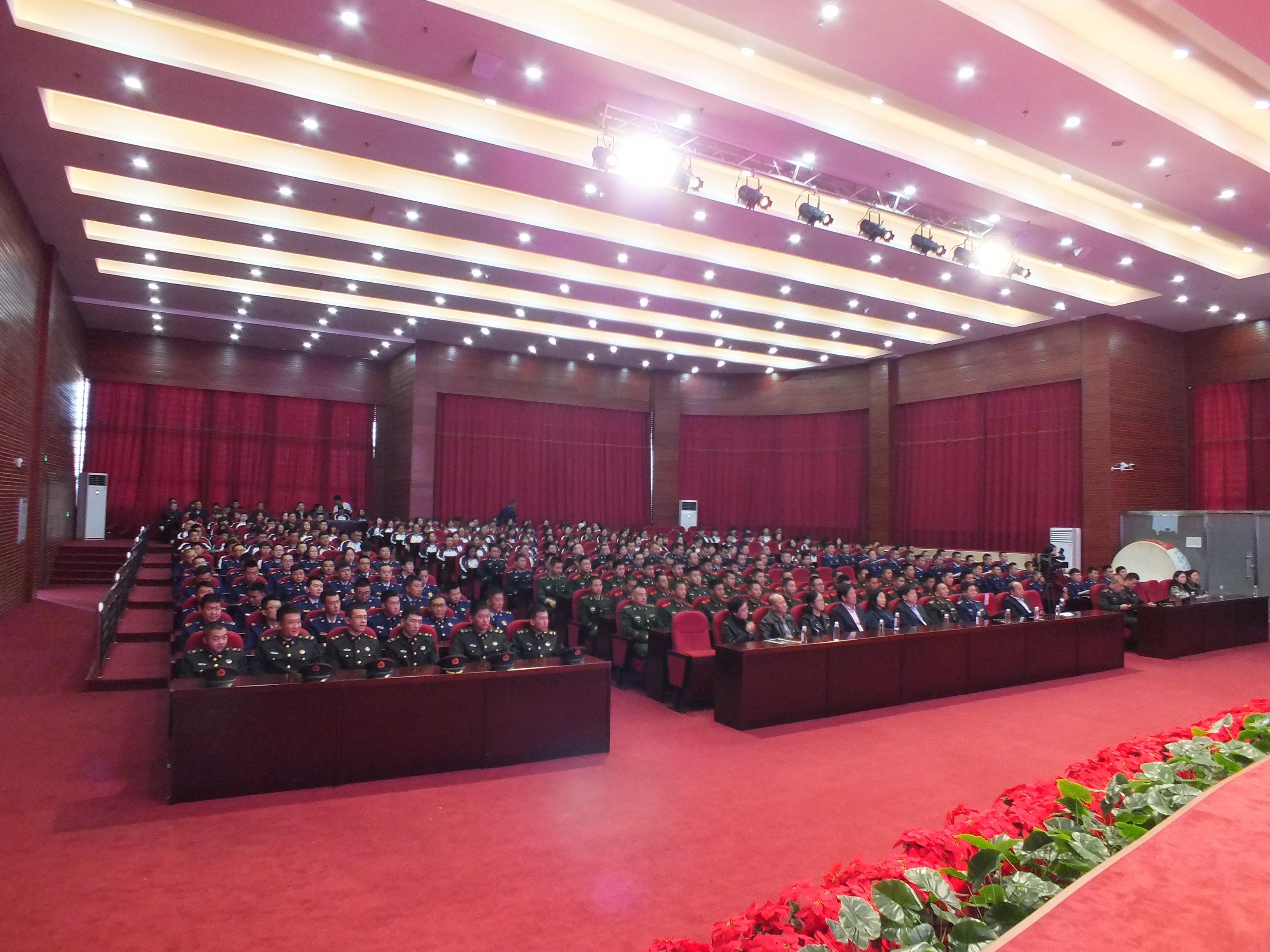 参加新中国70周年阅兵女兵方队李玲玲同学载誉返校 参加新中国70周年阅兵女兵方队李玲玲同学载誉返校